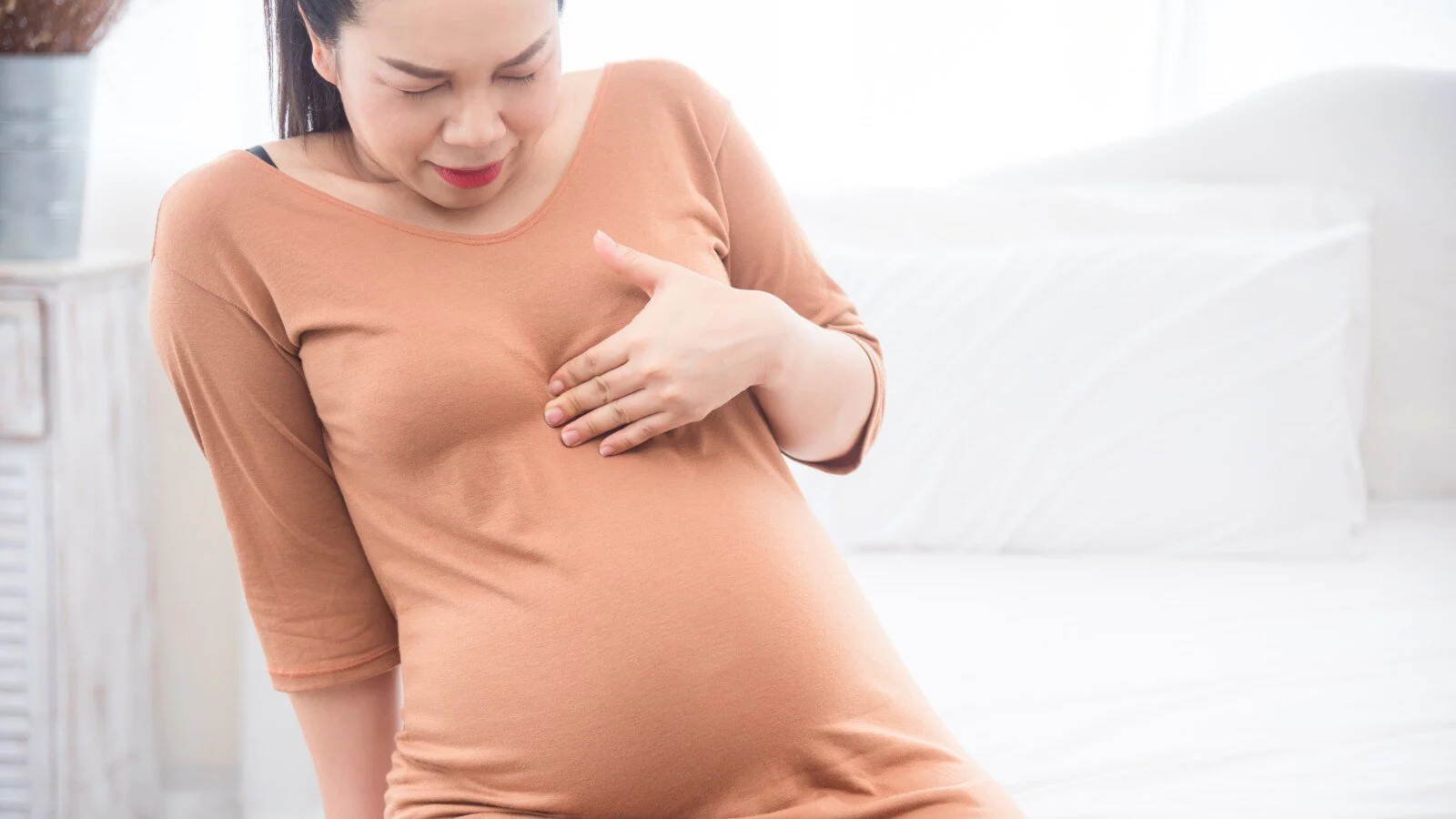 Heartburn-in-pregnancy-1-1600x900-1