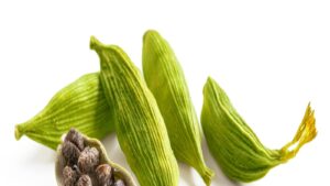 Cardamom,Pods,And,Seeds,Isolated,On,White,Background