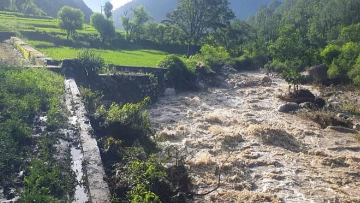 क्लाउड बरसत