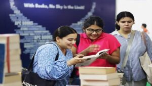 दिल्ली बुक फिर