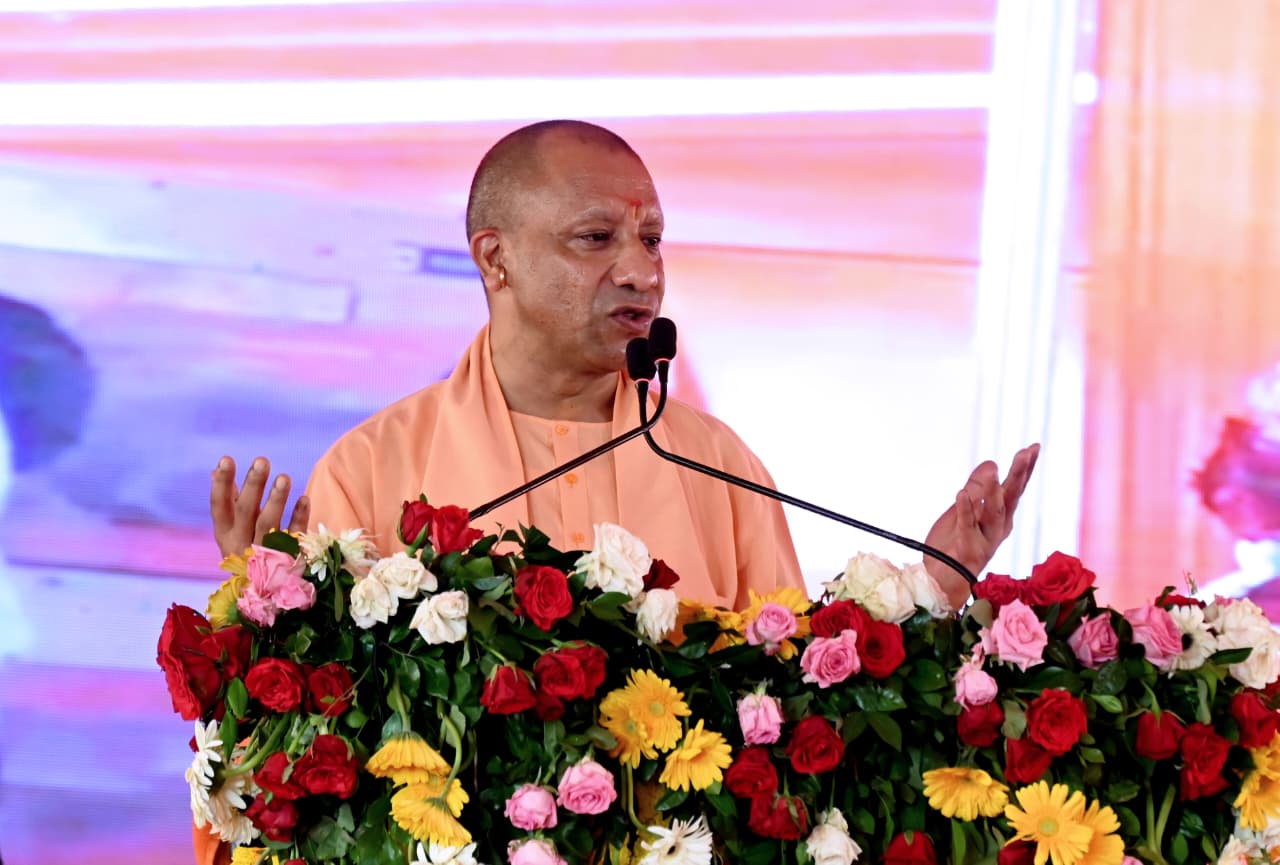 Photo of योगी सरकार में 1.28 लाख शिक्षामित्रों को बढ़े मानदेय का लाभ, सितंबर-अक्टूबर के लिए ₹460.23 करोड़ जारी