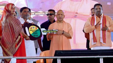 Photo of मुख्यमंत्री ने विभिन्न योजनाओं के लाभार्थियों को किया सम्मानित