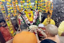 Photo of मुख्यमंत्री योगी ने विधि विधान से किया मां विंध्यवासिनी का दर्शन-पूजन