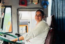 Photo of शक्ति स्वरूपा सोनू ने परंपरा तोड़कर संभाला बस का स्टीयरिंग