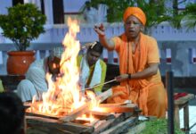 Photo of महानिशा पूजन कर सीएम योगी ने की जगत कल्याण की प्रार्थना