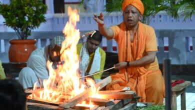 Photo of महानिशा पूजन कर सीएम योगी ने की जगत कल्याण की प्रार्थना