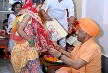 Photo of बेटियों के पांव पखार सीएम योगी ने की मातृ शक्ति की आराधना