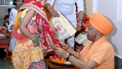 Photo of बेटियों के पांव पखार सीएम योगी ने की मातृ शक्ति की आराधना
