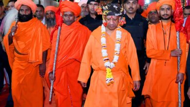 Photo of दिव्य आभा के साथ निकली गोरक्षपीठाधीश्वर की विजयादशमी शोभायात्रा